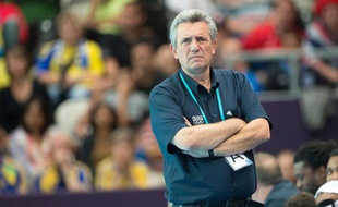 Le sélectionneur de l'équipe de France de hanball, Claude Onesta, lors d'un match contre la Suède aux Jeux olympiques de Londres, le 6 août 2012.