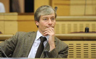 Le député UMP Laurent Henart au conseil régional de Lorraine à Metz le 26 mars 2010.