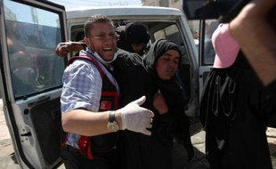 La trêve à Sanaa entre partisans et adversaires du président Ali Abdallah Saleh a volé en éclats mardi alors que les violences ont fait dix tués dans la capitale et à Taëz, dans le sud-ouest, selon des sources médicales.