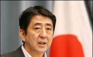 Le jeune conservateur Shinzo Abe accède mercredi au pouvoir à Tokyo avec l'ambition déclarée de renforcer le rôle du Japon sur la scène internationale