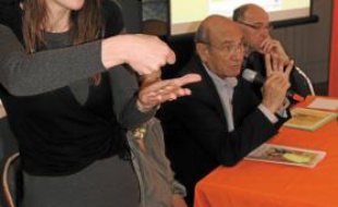 Présentation du festival, mardi, en langue des signes.