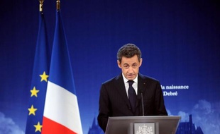 Le président français Nicolas Sarkozy est arrivé lundi à Madrid pour rencontrer le chef du gouvernement conservateur espagnol Mariano Rajoy, en pleine tourmente en zone euro après la dégradation de neuf pays dont la France et l'Espagne, a rapporté une journaliste de l'AFP.