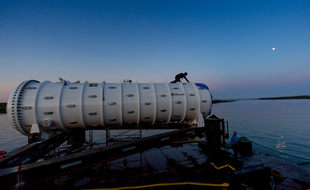 Le data-center immergé en mer par Microsoft en Ecosse.