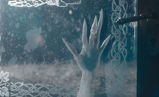 Image extraite du clip de la chanson de Mylène Farmer «A City of Love».