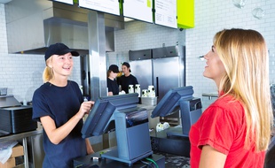 Sous réserve de respecter certains plafonds, les salaires des petits boulots étudiants ne sont pas imposables.