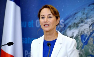 La ministre de l'Ecologie Ségolène Royal lors d'une conférence de presse à Paris le 30 septembre 2015