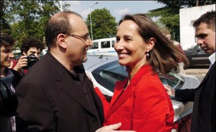 Julien Dray, porte-parole du PS et proche de Ségolène Royal, a estimé dimanche que le "tout sauf Ségolène" au parti socialiste n'avait "jamais cessé".