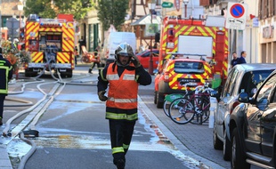 Les pompiers lors d'un incendie à Schiltigheim en septembre 2019 (illustration).