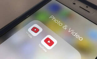 Des applications YouTube sur un smartphone (illustration).
