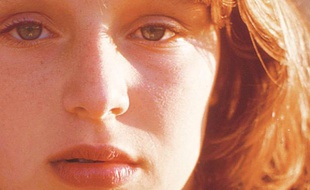 Une photo de Samantha Geimer, prise par Polanski en 1977. Elle figure sur la couverture des mémoires de Samantha Geimer, publiées aux Etats-Unis par Atria Books.