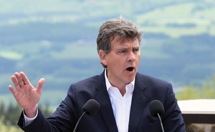 Arnaud Montebourg au Mont Beuvray.