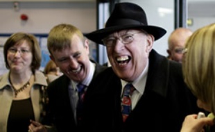 Ian Paisley en Irlande du nord en tête des élections le 8 mars 2007.