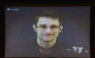 Edward Snowden parle par vidéo-conférence le 1er décembre 2014 pendant une remise de prix à Stockholm