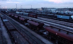 Les syndicats de cheminots CGT-FO-Sud-CFE-CGC-CFTC ayant appelé à la grève à partir de dimanche 20H00, pour protester contre une modification des conditions de travail dans le fret, seront reçus par la direction de la SNCF mercredi matin.