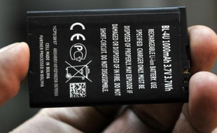 Une batterie de téléphone portable faite avec du lithium (illustration).