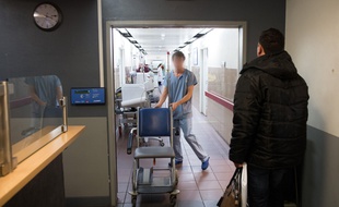 Les urgences de l'hôpital Saint Louis la nuit dernière.