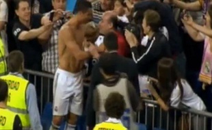 Capture d'écran, Cristiano Ronaldo offre son maillot à un supporter le 10 mai 2011.
