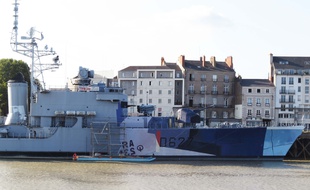 L'œuvre sera surtout visible du côté droit de la coque, face à l'île de Nantes.