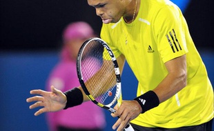 Jo-Wilfried Tsonga en quart de finale de l'open d'Australie face au Serbe Novak Djokovic, Melbourne, le 27 janvier 2010.
