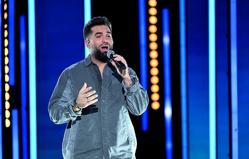 Kendji Girac contre l'illettrisme : le chanteur a fait une promesse à sa  mère