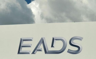 Le titre du géant européen de l'aéronautique et de la défense EADS poursuivait sa dégringolade jeudi à la Bourse de Paris et lâchait plus de 10% peu avant la clôture, dans un marché qui se méfie du projet de fusion avec le britannique BAE Systems.