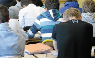 Des classes à 35 élèves au lycée.