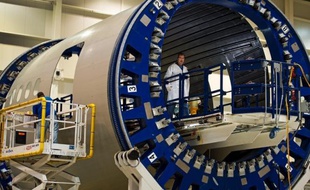 Les deux géants de l'aéronautique ont subi des annulations spectaculaires de commandes en avril, 25 Dreamliners 787 pour Boeing et sept A350-1000 pour Airbus, montrent lundi leurs carnets de commandes