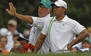 Tiger Woods et son caddie de l'époque, Steve Williams, en avril 2011, lors du Masters d'Augusta.