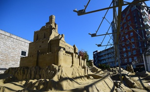 A Oss aux Pays-Bas, un château de sable abrite un hôtel.