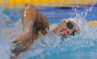 Amaury Leveaux et Jérémy Stravius, sacrés champions d'Europe la veille sur le relais 4x100 m libre, ont connu un sort bien différent en séries du 200 m libre, Leveaux se qualifiant de justesse et Stravius passant à la trappe, mardi à Debrecen.