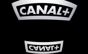 Le logo Canal+, sur l'écran d'une tablette, en 2012.