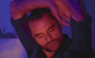 Geoffrey Couët dans «Haut perchés», d'Olivier Ducastel et Jacques Martineau