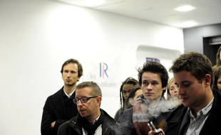 Des militants pro-Sarkozy au siège des Républicains à Lille, le 20 novembre 2016.