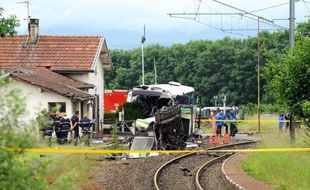Les élèves et leurs professeurs rescapés de la collision entre leur car et un TER à un passage à niveau en 2008, qui avait tué sept de leurs camarades à Allinges (Haute-Savoie), ont raconté au quatrième jour du procès avoir assisté à "une scène de guerre".