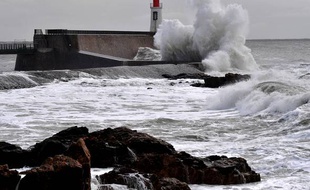 Des vents violents et l'Europe sous la neige