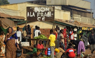 Une pancarte opposée à l'opération Sangaris dans le quartier musulman de Bangui, en Centrafrique, le 3 janvier 2014.