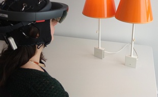 Le casque EEG et les lunettes de réalité virtuelle du projet "piloter sa maison connectée à distance"