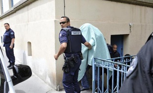 Des défaillances dans le suivi judiciaire de Matthieu, jugé devant les assises de Haute-Loire pour l'assassinat et le viol d'Agnès, 13 ans, retrouvée calcinée en novembre 2011 au Chambon-sur-Lignon, ont été relevées jeudi, alors que le huis clos a été partiellement levé.