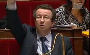 Le député socialiste Christian Paul demande la parole lors d'un débat à l'Assemblée sur la loi «Création et Internet» le 12 mars 2009