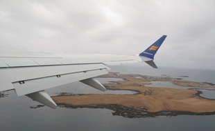Pour le vol commémorant l’arrivée de son premier Boeing 737 MAX 8, Icelandair a organisé un voyage spécial au-dessus des paysages et sites les plus remarquables d’Islande.