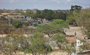 Les islamistes somaliens, les shebab, ont abandonné le port stratégique de Kismayo, leur dernier bastion, après l'assaut donné vendredi par les forces kényanes, a annoncé à l'AFP un responsable shebab.