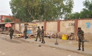 Des soldats à Kano, au Nigeria, après un attentat commis par Boko Haram le 18 novembre 2015.