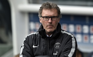 L'entraîneur du PSG Laurent Blanc lors d'un match contre le Losc, le 25 avril 2015 au Parc des Princes.
