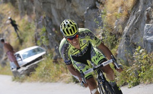 Alberto Contador sur les routes du Tour de France en 2015.
