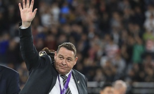 L'ancien entraîneur des All Blacks, Steve Hansen, après avoir reçu la médaille de bronze lors de la Coupe du Monde de Rugby 2019 au Japon, le 1er novembre 2019.