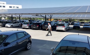 Les ombrières du parking P2, près du Zénith, à Saint-Herblain.