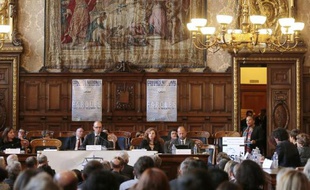 Christiane Taubira s'exprime au congrès de l'USM, en présence de la secrétaire générale du syndicat Virginie Duval (c), le 15 novembre 2013 à Paris