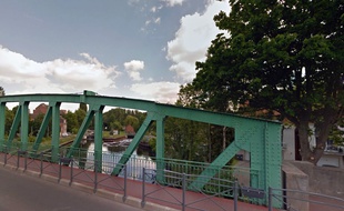 L'écluse sur le canal de Roubaix à Marquette-lez-Lille.
