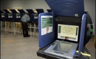 Les nouvelles machines à voter électroniques utilisées pour les scrutins de novembre aux Etats-Unis soulèvent des inquiétudes après plusieurs ratés, ravivant le cauchemar de l'élection présidentielle en Floride en 2000.