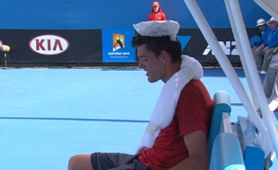 Capture d'écran du Canadien Frank Dancevic, victime d'un malaise lors de son match contre le Français Benoît Paire, au premier tour de l'Open d'Australie, le 14 janvier 2014